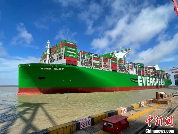 單船運能“天花板”不斷打破上?？诎丁按蟠?jīng)濟”方興未艾