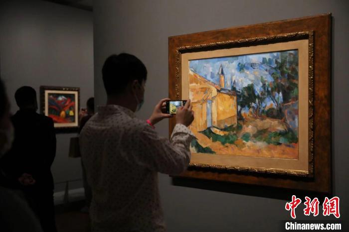 “現(xiàn)代藝術(shù)100年——意大利國家現(xiàn)當(dāng)代美術(shù)館珍藏”藝術(shù)大展?！埡鄠?攝