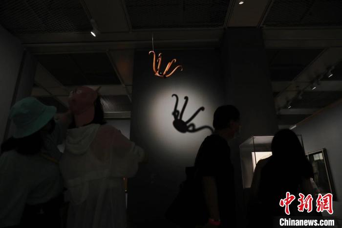 杜尚作品《帽架》?！埡鄠?攝