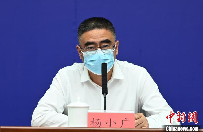 成都市政府副秘書長、市衛(wèi)健委主任楊小廣?！“苍?攝