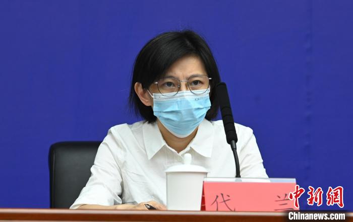 成都市經(jīng)信局總工程師代蘭?！“苍?攝