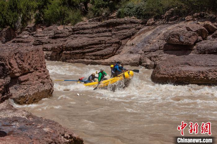 圖為瀾滄江生態(tài)漂流。　瀾滄江源漂流有限公司供圖