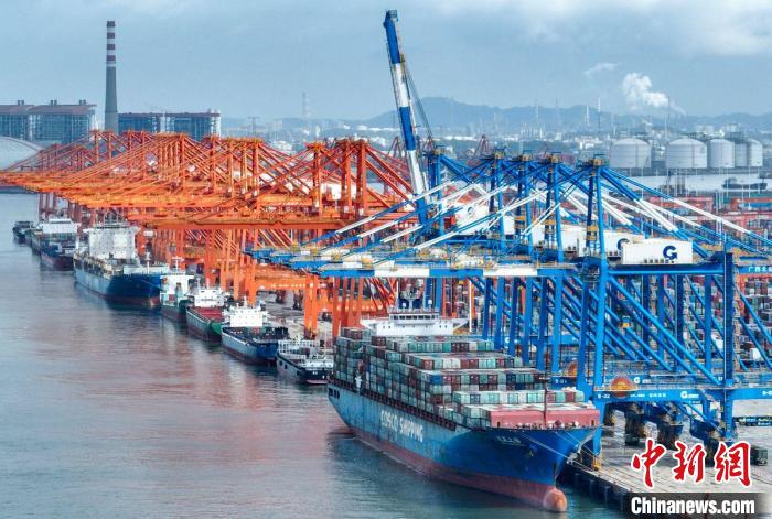 圖為北部灣港欽州自動化集裝箱碼頭?！“綆洸?攝