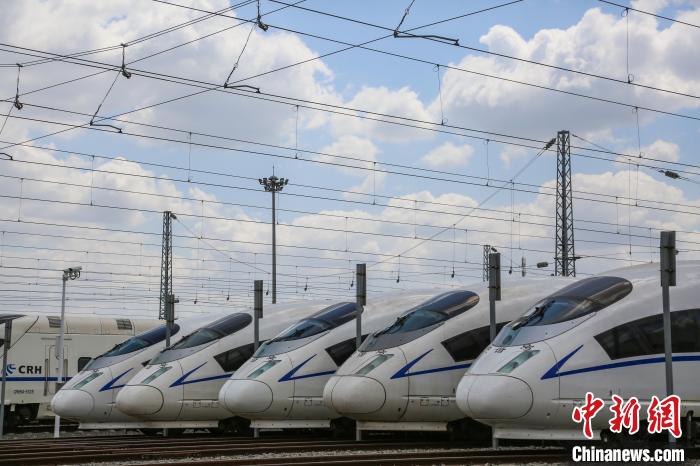 哈鐵管轄高鐵動(dòng)車(chē)組。　哈鐵提供