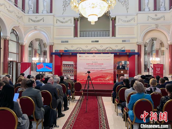 “今日中國”回顧與展望暨“閱讀中國”節(jié)目開播儀式活動現(xiàn)場?！√锉?攝