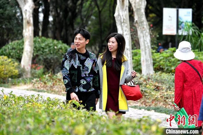 圖為3月15日，張家豪(左)與林佳臻在福建福州金山公園游玩。 <a target='_blank' href='/'><p  align=