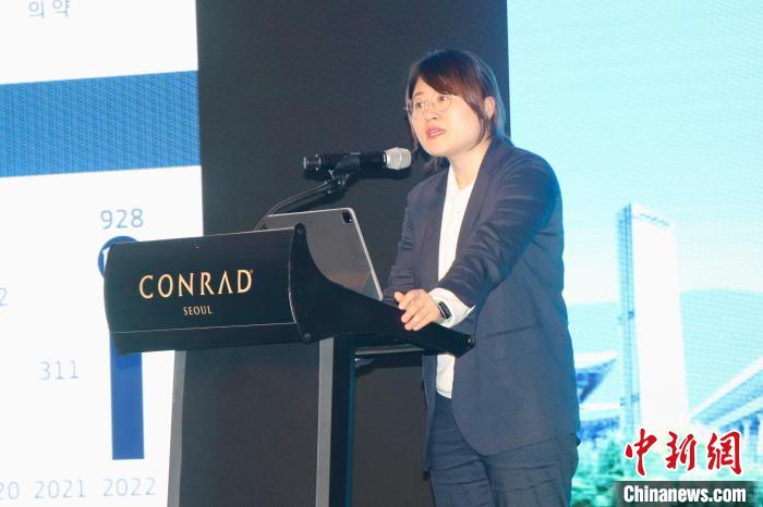 韓國大韓貿(mào)易投資振興公社外國投資監(jiān)察辦公室科長樸金蘭致辭?！∪f佳欣 攝