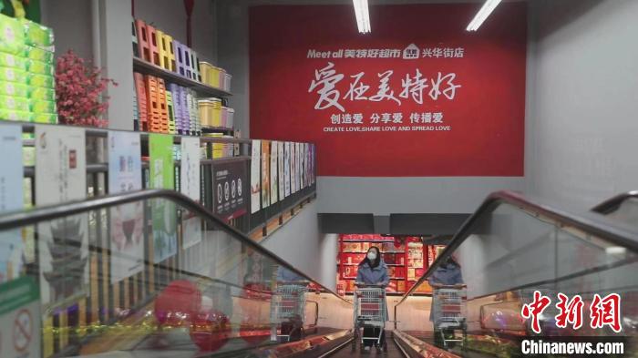 美特好從一家不足百平方米小店，一路發(fā)展成華北零售業(yè)領(lǐng)軍企業(yè)、中國百強(qiáng)商業(yè)連鎖集團(tuán)、中國零售500強(qiáng)?！∠蛏?攝