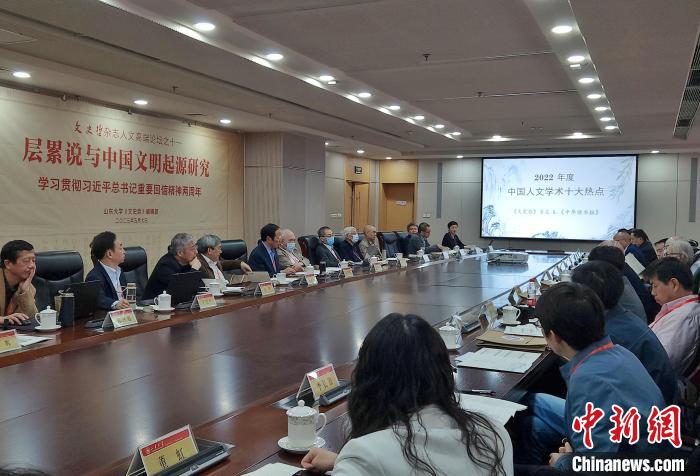 2022年度“中國人文學(xué)術(shù)十大熱點(diǎn)”在現(xiàn)場發(fā)布?！≮w曉 攝