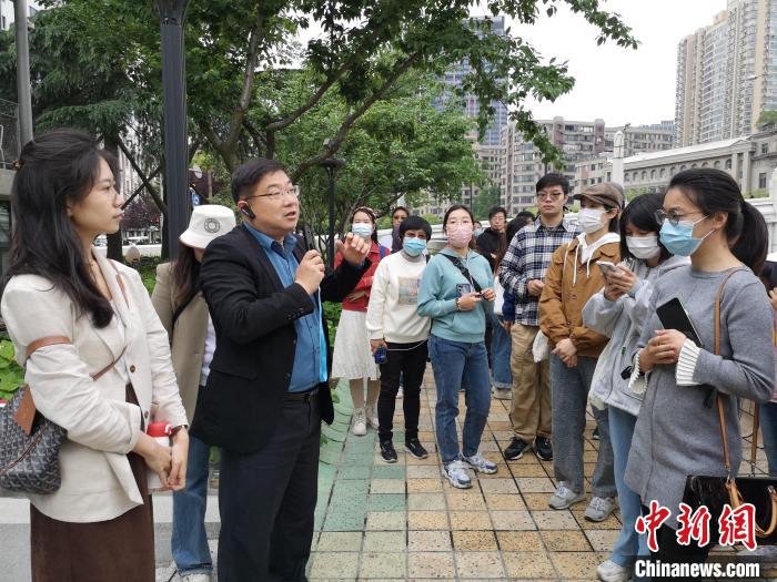 活動現(xiàn)場?！》队畋?攝