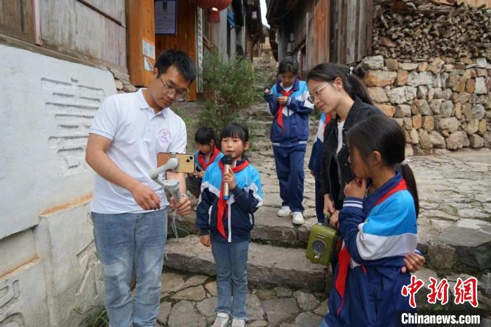 杜曉帆與該中心教師團隊積極探索文化遺產(chǎn)方法論，深耕鄉(xiāng)村遺產(chǎn)領(lǐng)域?！?fù)旦大學(xué)國土與文化資源研究中心供圖