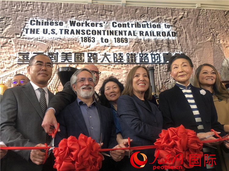 圖為（從右到左）方李邦琴、加州副州長康依蓮、舊金山市議長佩斯金、中國駐舊金山副總領事潘慶江在剪彩。人民網(wǎng)記者 鄧圩攝