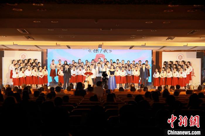 詩(shī)歌朗誦會(huì)現(xiàn)場(chǎng)?！￠}南師范大學(xué)供圖