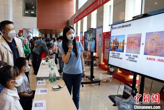 中科院自動化所“自動化之光”公眾科學(xué)日活動現(xiàn)場?！≈锌圃鹤詣踊?供圖