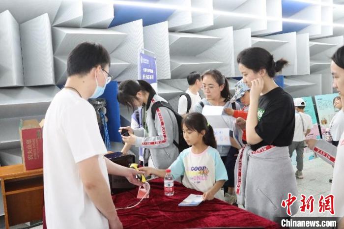 中科院聲學(xué)所公眾科學(xué)日活動現(xiàn)場?！≈锌圃郝晫W(xué)所 供圖