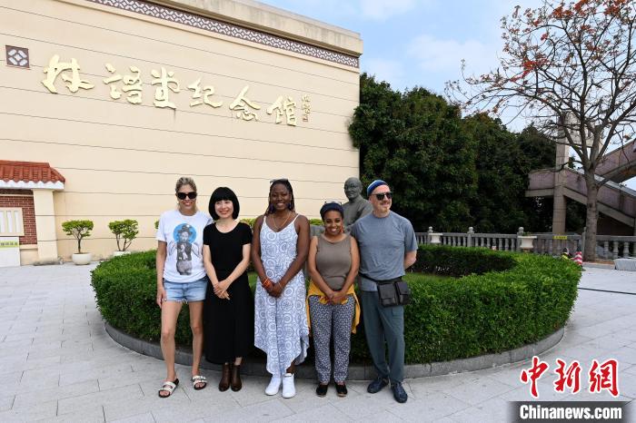 代表團(tuán)成員參訪林語堂紀(jì)念館?！埥鸫?攝