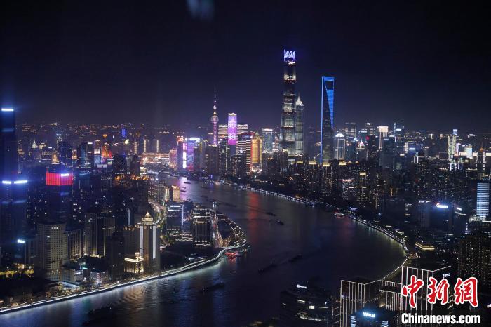 6月3日晚，鳥瞰上海黃浦江兩岸城市夜景?！∫罅⑶?攝