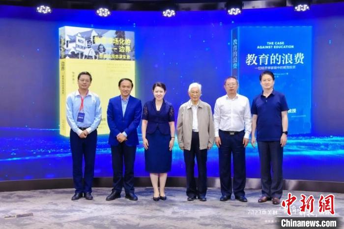 數(shù)智時代教育面臨怎樣的新機遇？專家：積極挖潛創(chuàng)新、謹(jǐn)慎應(yīng)對挑戰(zhàn)