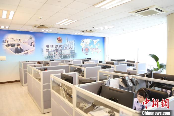 警方表示，自2023年1月9日至5月31日，上海出入境12367服務(wù)平臺(tái)還累計(jì)接處來電超15萬(wàn)通?！∩虾Ｊ泄簿止﹫D