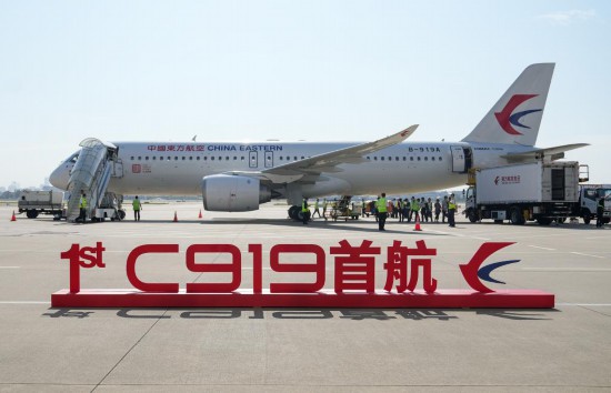 這是在上海虹橋國際機場停機坪拍攝的C919飛機（5月28日攝）。新華社記者丁汀攝