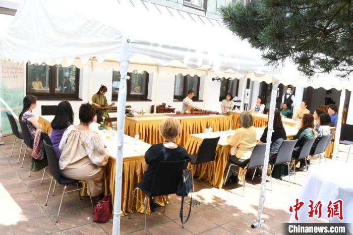 圖為活動(dòng)現(xiàn)場?！“亓种袊幕行墓﹫D。