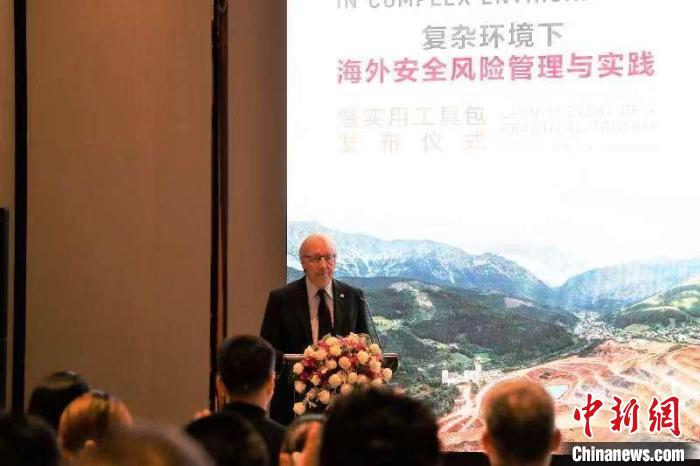 圖為紅十字國際委員會主席中國事務(wù)個人特使、東亞地區(qū)代表處主任蒂埃里·梅拉致辭。　紅十字國際委員會供圖