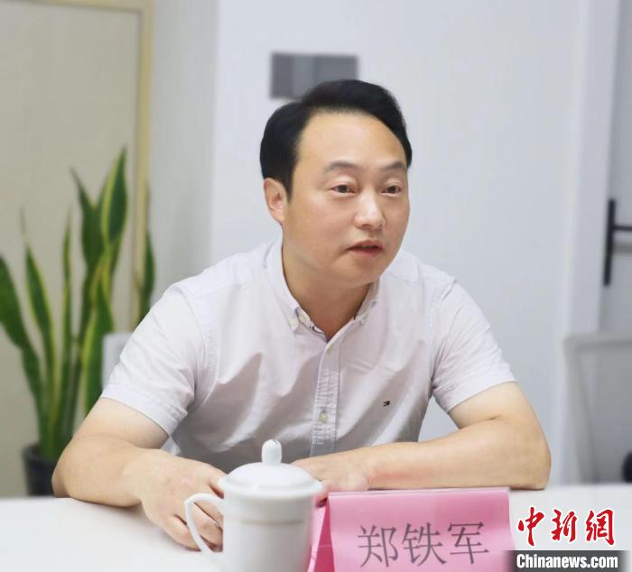 寧德市臺港澳辦主任鄭鐵軍講話?！窃式?攝