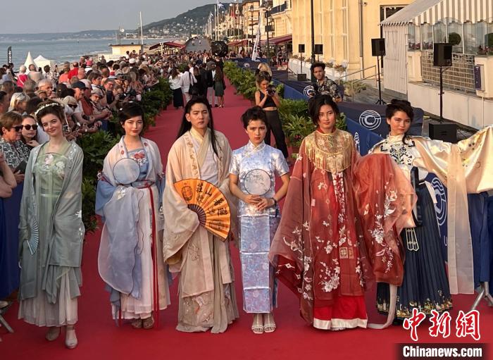 當(dāng)?shù)貢r(shí)間6月16日，2023年卡布爾電影節(jié)中國(guó)日活動(dòng)舉行?！≈鬓k方供圖