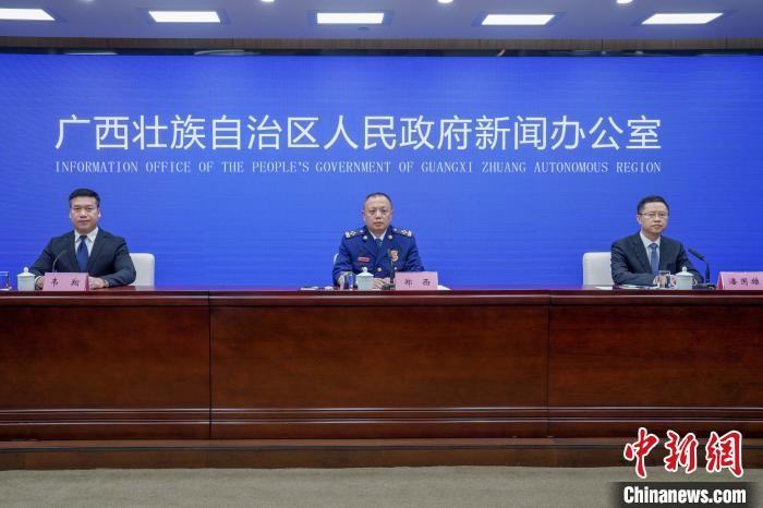 圖為發(fā)布會(huì)現(xiàn)場(chǎng)?！⊥跻哉?攝