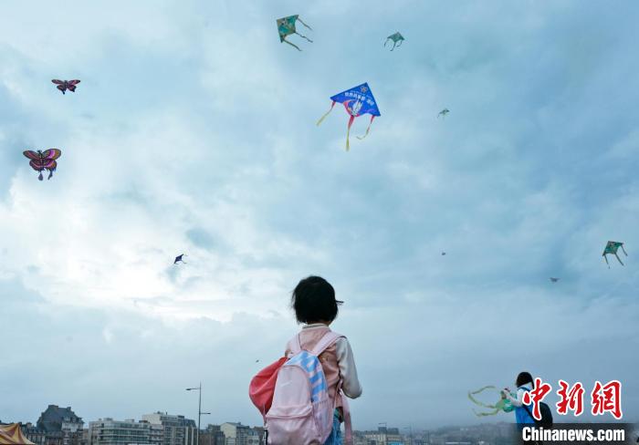 “法國風(fēng)箏之都”迪耶普舉行中國風(fēng)箏體驗(yàn)活動