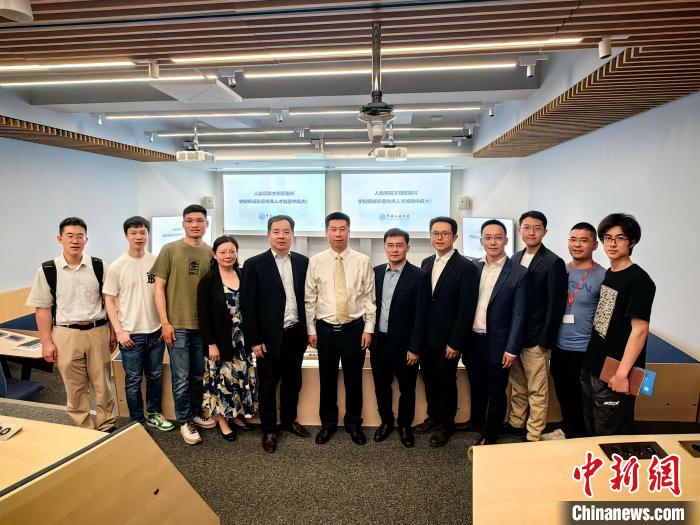 中國民航大學代表團在英交流情況?！≈鬓k方提供