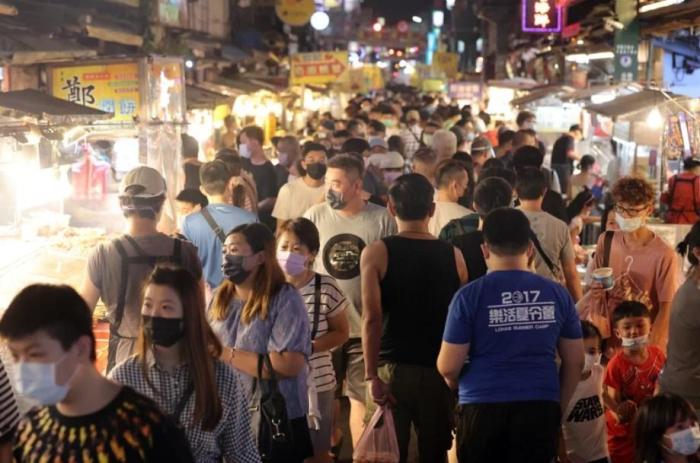 冰粉、雙皮奶、螺螄粉……臺(tái)網(wǎng)友發(fā)帖：臺(tái)灣街頭越來越多大陸小吃