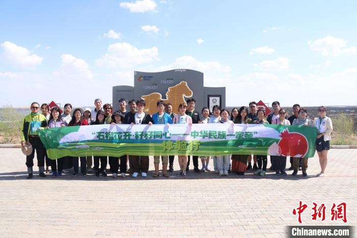 圖為臺胞體驗(yàn)大美內(nèi)蒙古?！⊥袐I供圖