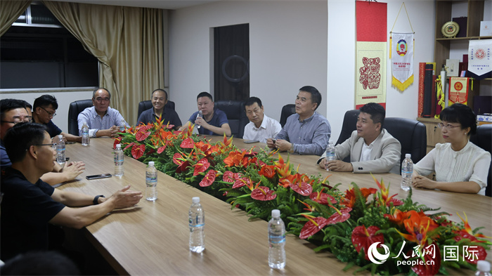 與會代表進(jìn)行座談交流。（人民網(wǎng)記者  時(shí)元皓攝）