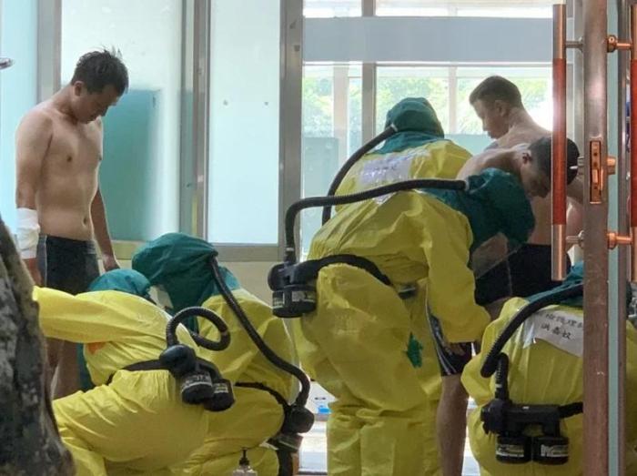 圖為臺(tái)灣漢光演習(xí)模擬官兵遭受生物戰(zhàn)劑攻擊，送往醫(yī)院就醫(yī)。圖片來(lái)源：臺(tái)灣《聯(lián)合報(bào)》 徐白櫻 翻攝