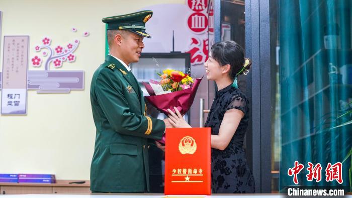 軍功章有你的一半?！堦愑?攝