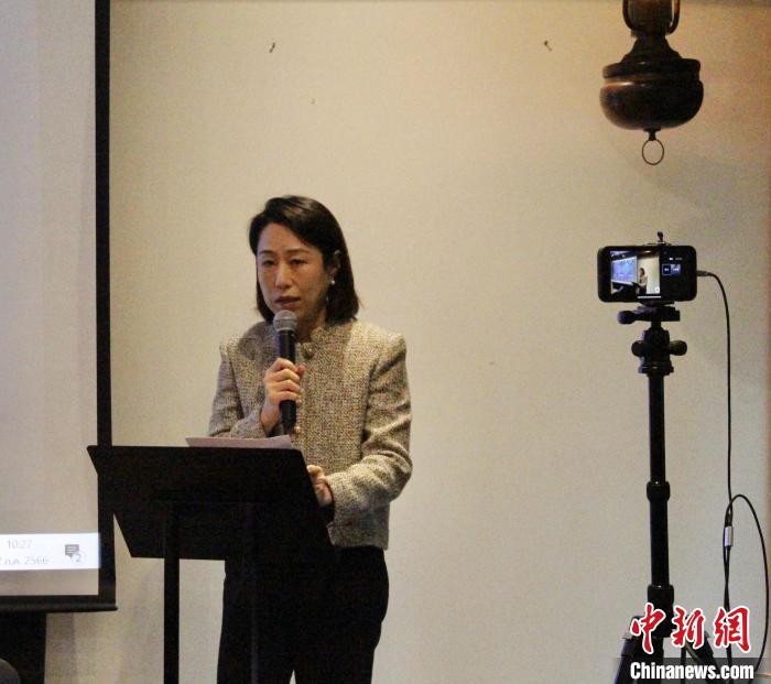 中國駐泰國大使館經(jīng)濟商務(wù)處參贊張瀟瀟致辭。<a target='_blank' href='/' _fcksavedurl='/'><p  align=