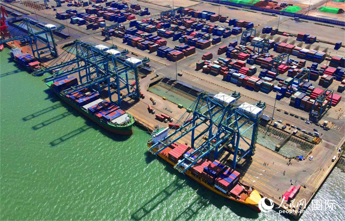 黃驊港綜合港區(qū)航拍圖。人民網(wǎng) 周博攝