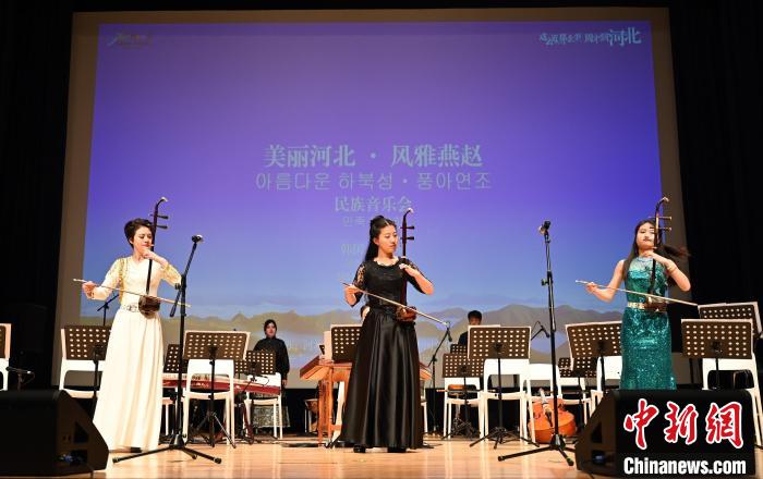 圖為音樂會(huì)現(xiàn)場?！∈谞栔袊幕行墓﹫D