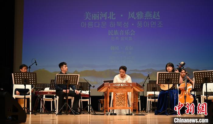 圖為音樂會(huì)現(xiàn)場?！∈谞栔袊幕行墓﹫D