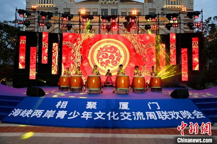 臺(tái)灣青少年表演《鼓舞四方》?！⊥鯑|明 攝