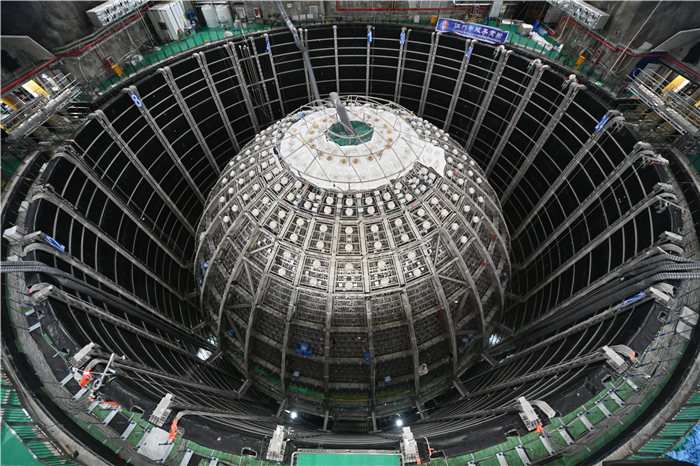 江門中微子實(shí)驗(yàn)室探測(cè)器和水池構(gòu)造。中國(guó)科學(xué)院高能物理研究所供圖
