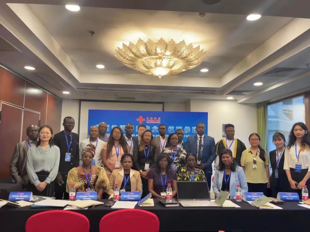 非洲法語(yǔ)國(guó)家農(nóng)業(yè)種植研修班學(xué)員合影 受訪單位供圖。