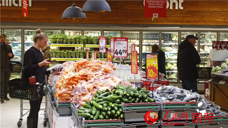 瑞典首都斯德哥爾摩購物超市一瞥。人民網(wǎng)記者 殷淼攝