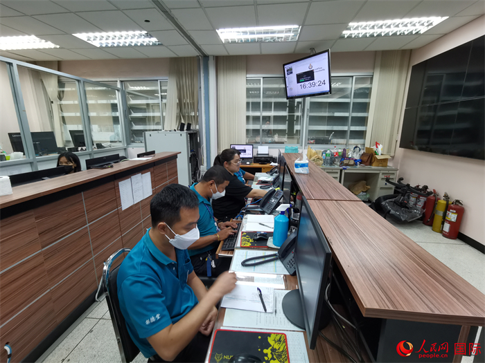 “曼谷無(wú)線電中心”工作現(xiàn)場(chǎng)。人民網(wǎng)記者 白元琪攝