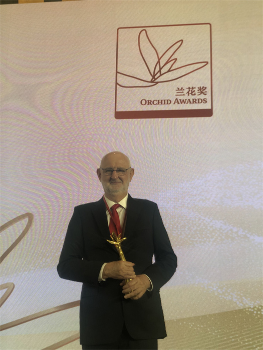 保利諾教授在頒獎(jiǎng)典禮現(xiàn)場。 巴西圣保羅州立大學(xué)孔子學(xué)院供圖。