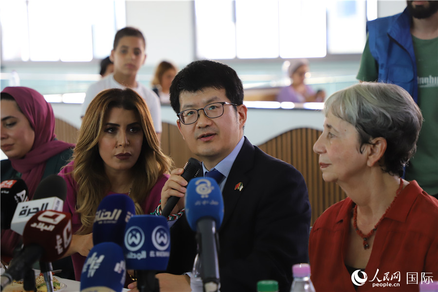 李健在捐贈(zèng)活動(dòng)上致辭。人民網(wǎng)記者 王傳寶攝