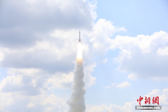 北京時(shí)間 2023年9月10日12時(shí)30分，中國(guó)在太原衛(wèi)星發(fā)射中心使用長(zhǎng)征六號(hào)改運(yùn)載火箭，成功將遙感四十號(hào)衛(wèi)星發(fā)射升空，衛(wèi)星順利進(jìn)入預(yù)定軌道，發(fā)射任務(wù)獲得圓滿成功。該衛(wèi)星主要用于開(kāi)展電磁環(huán)境探測(cè)及相關(guān)技術(shù)試驗(yàn)。此次任務(wù)是長(zhǎng)征系列運(yùn)載火箭第487次飛行。王曉虎 攝