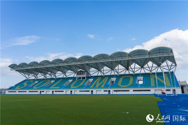 2023年9月12日，位于所羅門群島首都霍尼亞拉的由中土公司承建的中國援所羅門群島2023年太平洋運(yùn)動會體育場館。人民網(wǎng) 賀吉攝