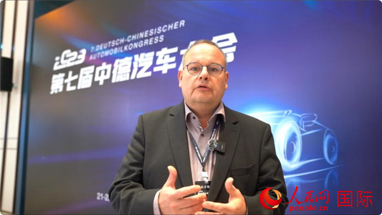 薩爾州經(jīng)濟(jì)發(fā)展局局長斯特凡·施魏策爾接受人民網(wǎng)采訪。人民網(wǎng) 劉動攝